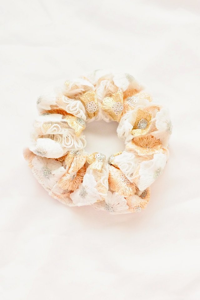 Scrunchie in Embroidered Peach Flowers