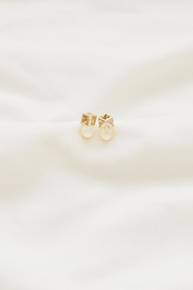 Cubic Two Tone Crystal Earstuds in Champagne