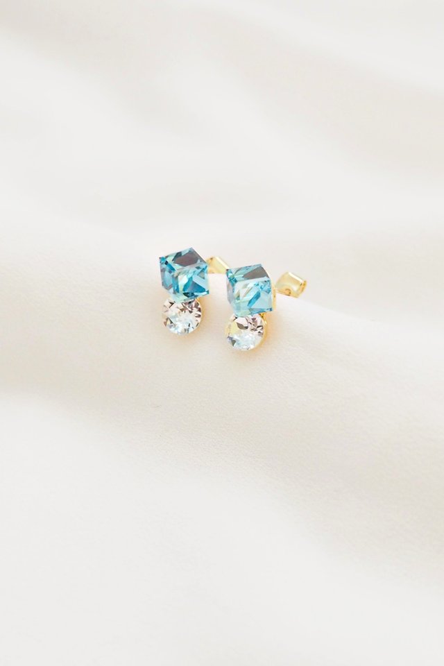 Cubic Two Tone Crystal Earstuds in Sky