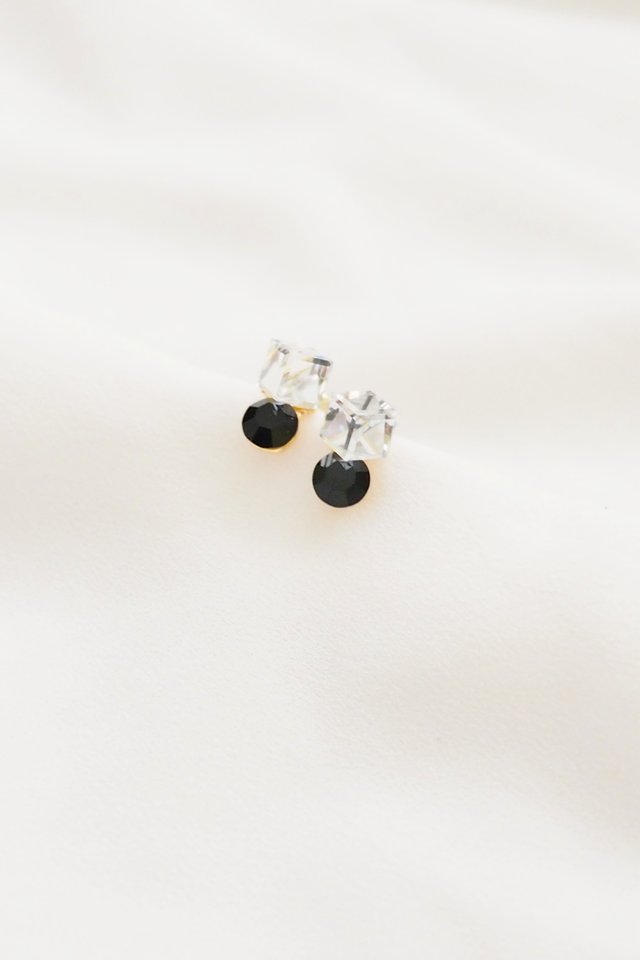 Cubic Two Tone Crystal Earstuds in Onyx