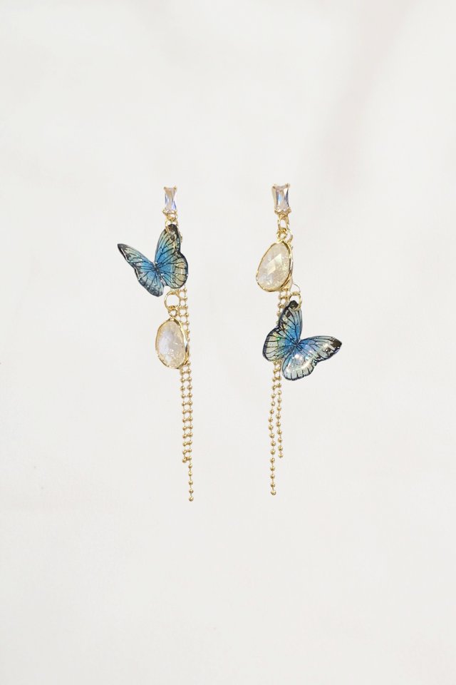 Mismatched Butterfly Earstuds in Blue