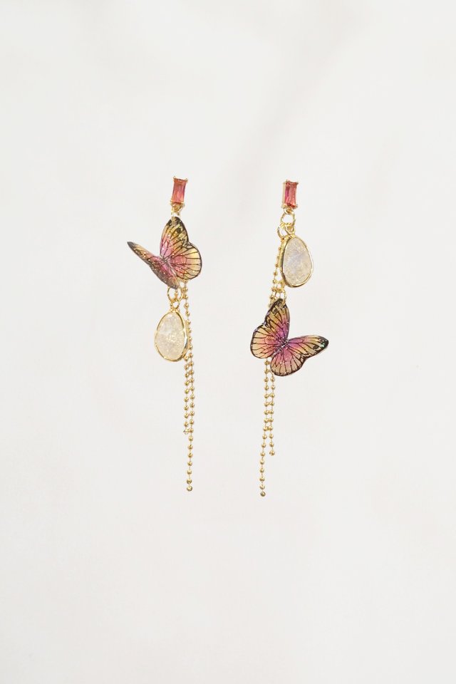 Mismatched Butterfly Earstuds in Pink