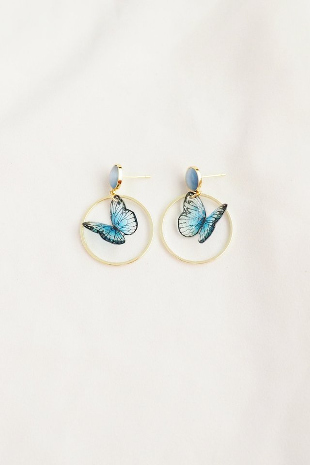 Round Butterfly Earstuds in Blue