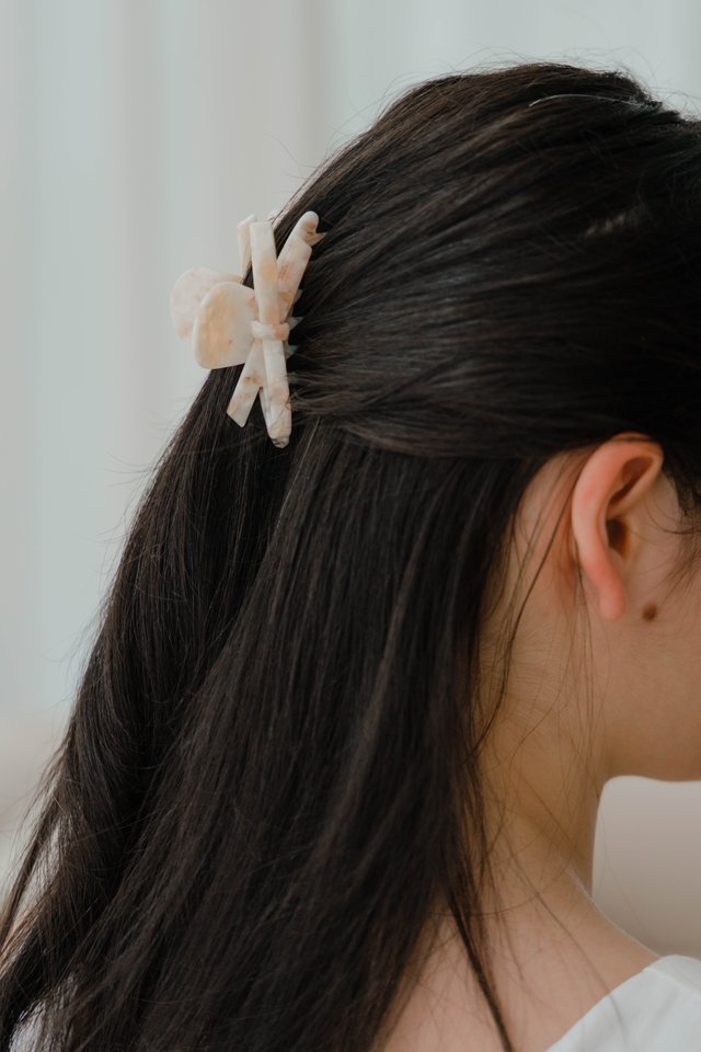 Sweet Bow Claw Clip in Nude