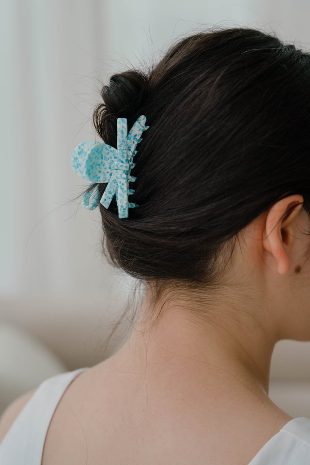 Sweet Bow Claw Clip in Blue