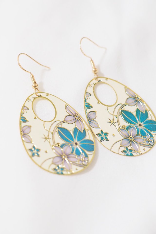 Teardrop Oriental Earrings in Blue
