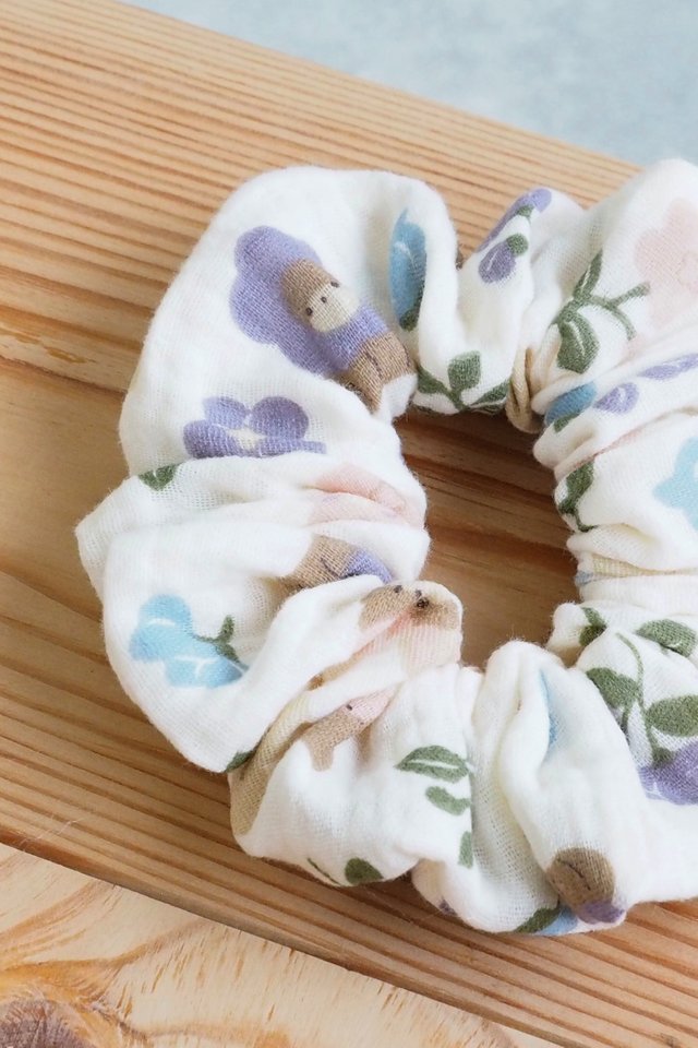 Scrunchie in Flower Bear