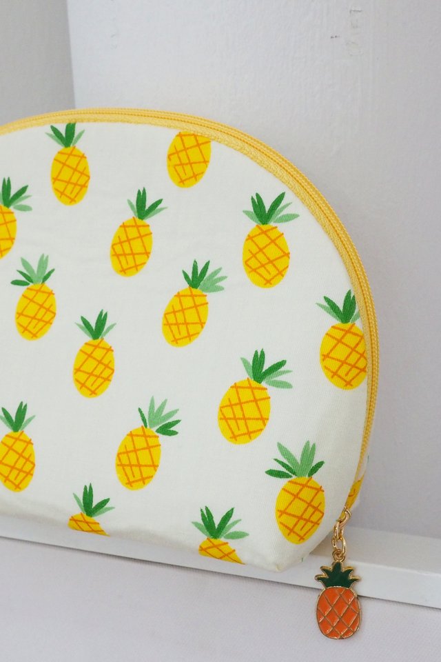 Half Moon Pouch in Pineapple