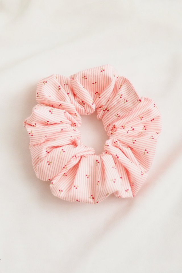 Scrunchie in Pin Stripe Cherries