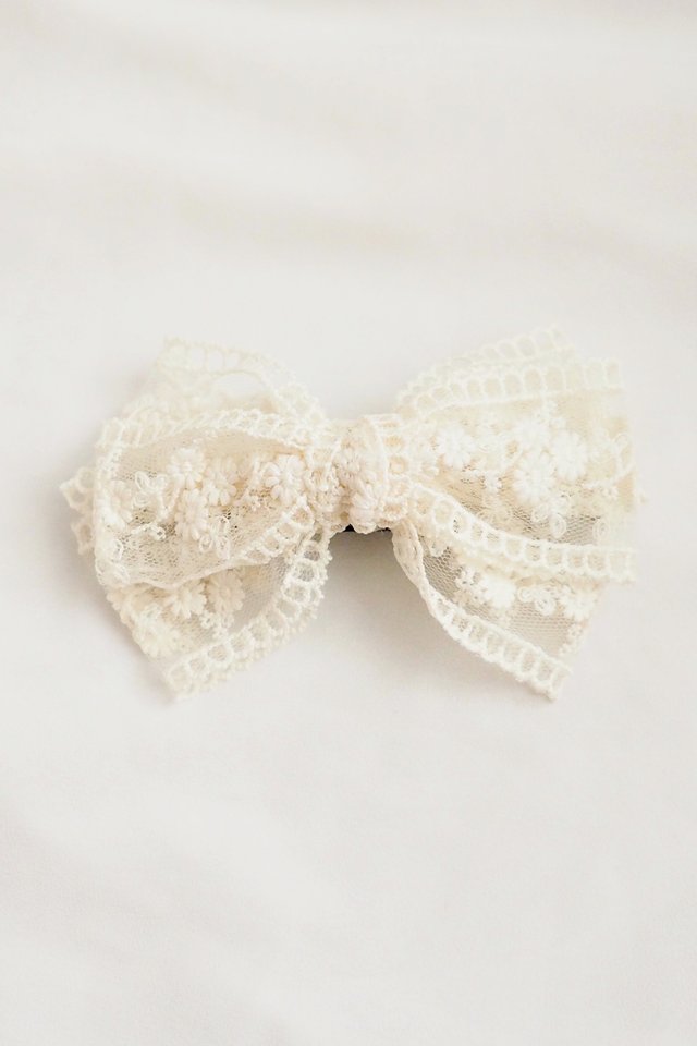 Lace Bow Barrette in Cream