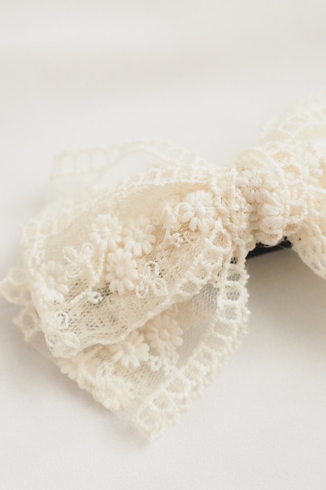 Lace Bow Barrette in Cream