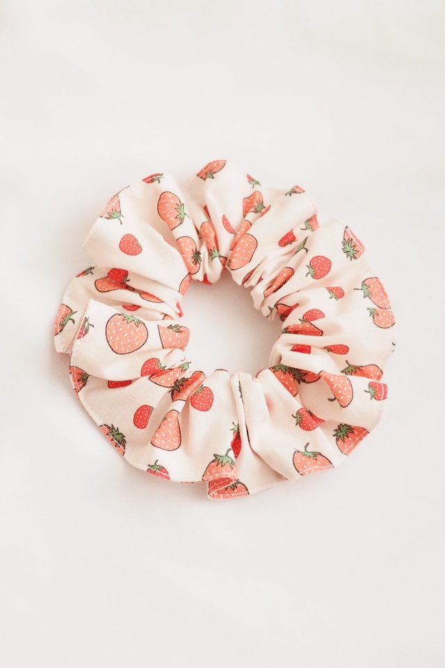 Scrunchie in Strawberry 