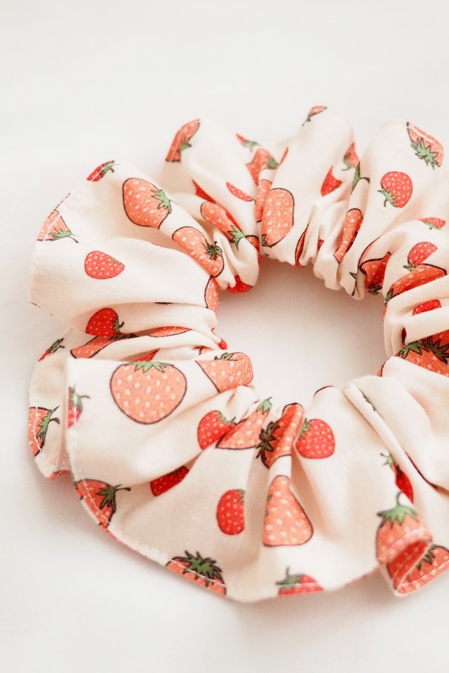 Scrunchie in Strawberry 