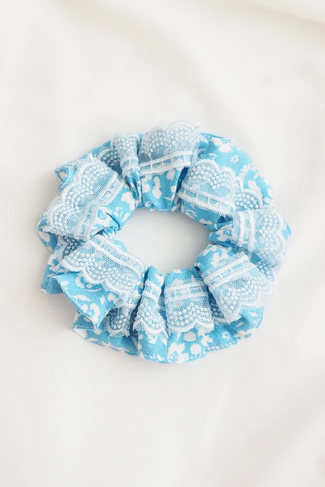 Scrunchie in Blue Lace