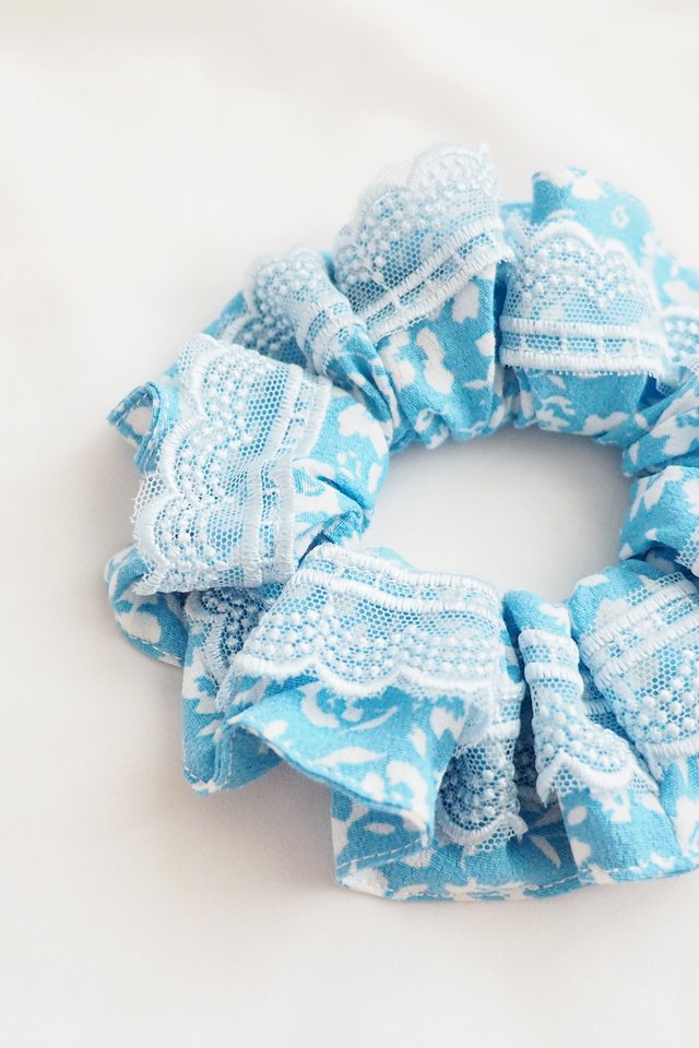 Scrunchie in Blue Lace