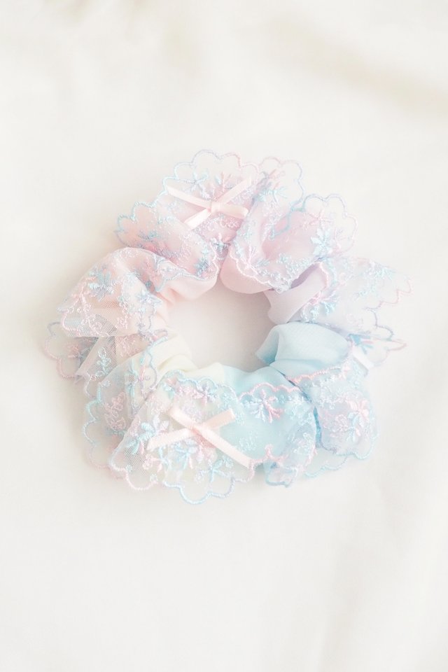 Scrunchie in Paddlepop Lace