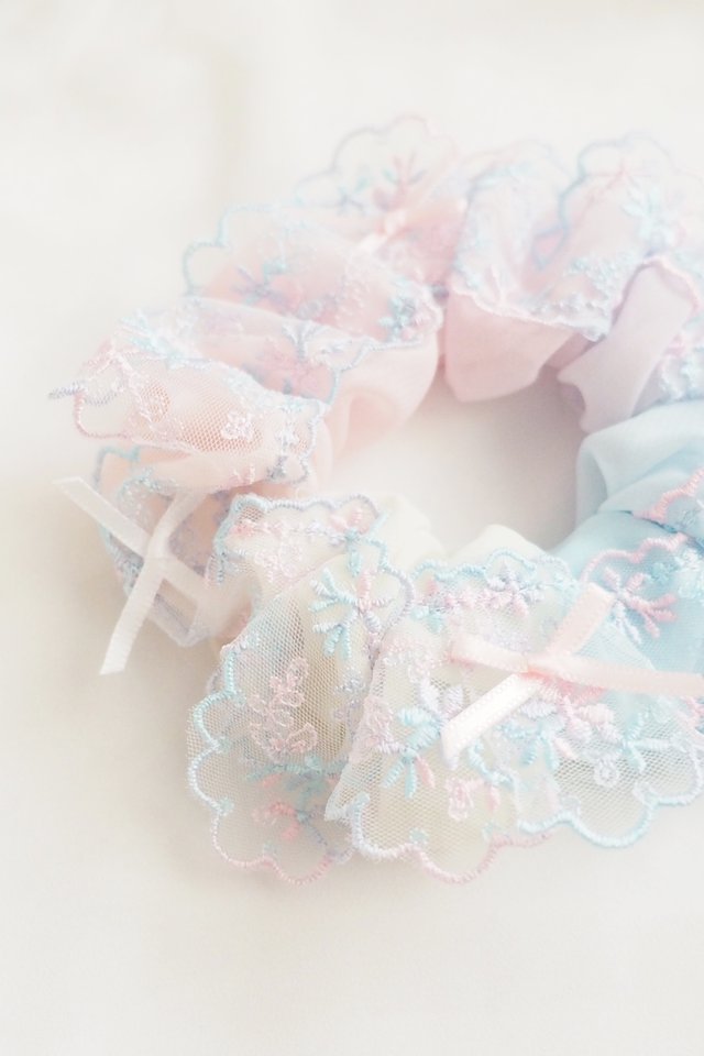 Scrunchie in Paddlepop Lace