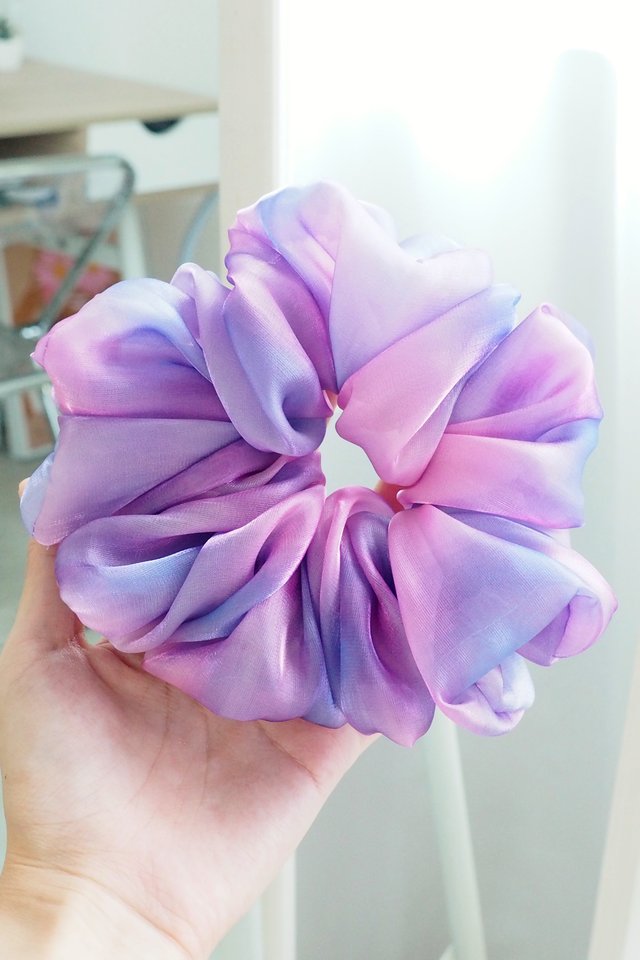 XL Scrunchie in Purple Gradient