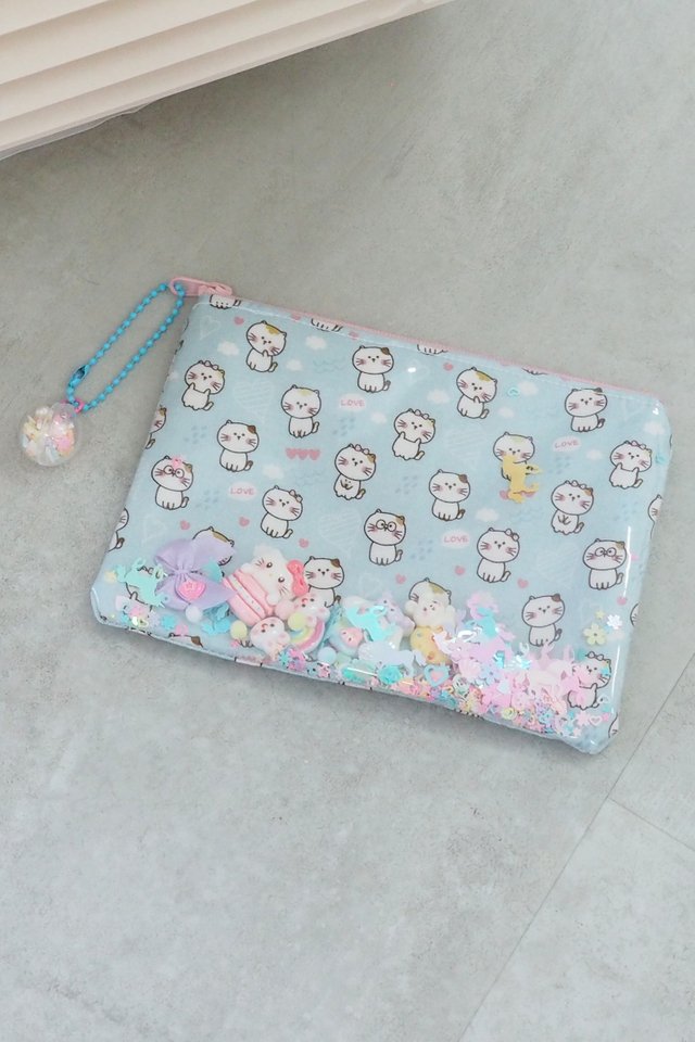 Shake Shake Pouch in Sweet Blue Kitty