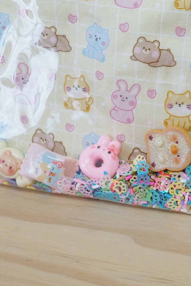 Shake Shake Pouch in Pastel Animal Friends