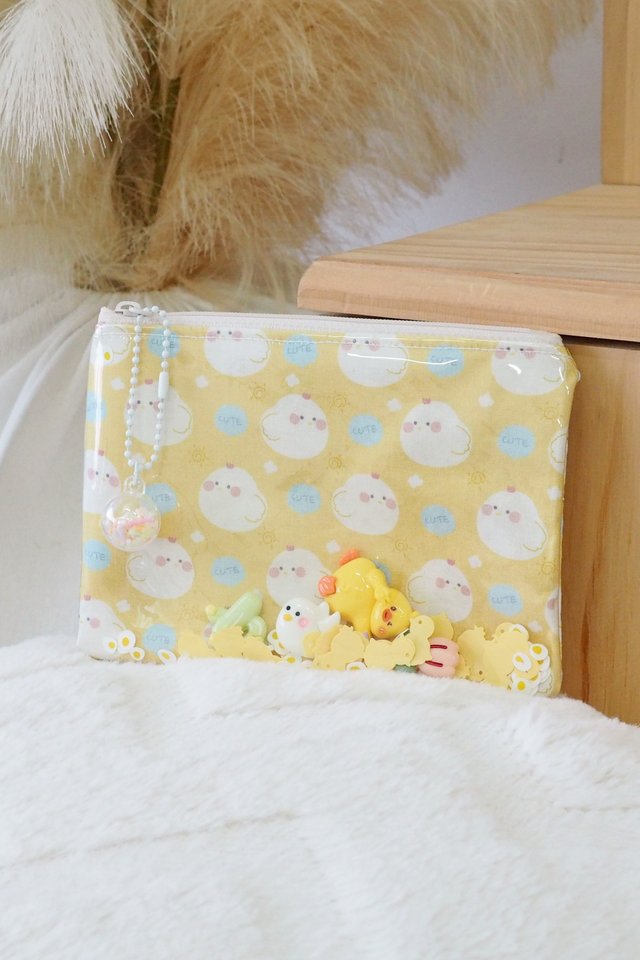 Shake Shake Pouch in Yellow Chicky