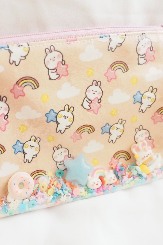 Shake Shake Pouch in Rainbow & Stars Bunny