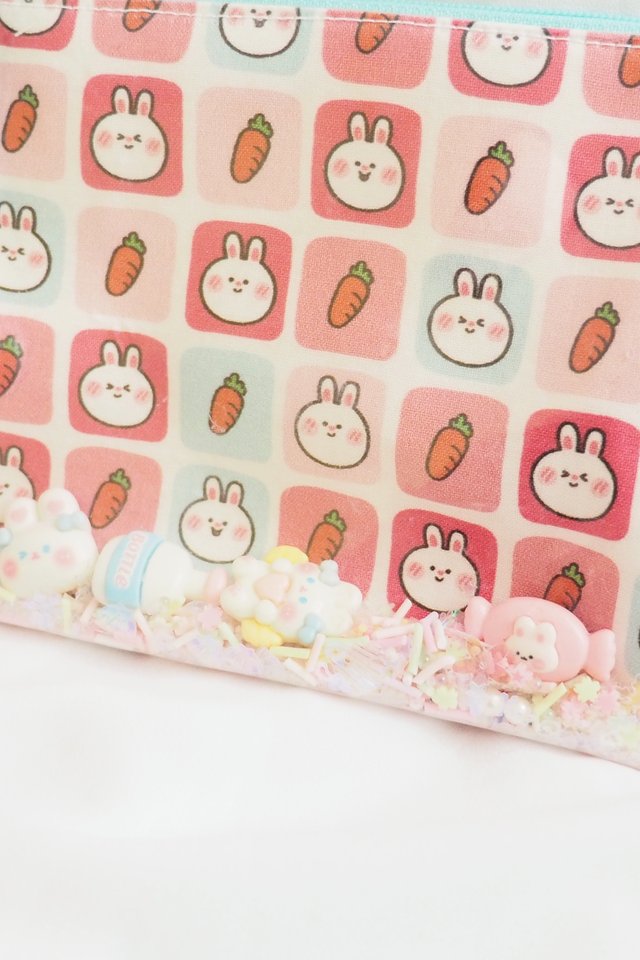 Shake Shake Pouch in Pink Bunny & Carrot