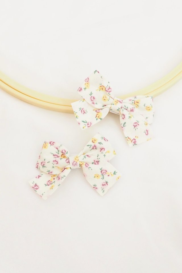 Floral Bow Hair Clip Set in White