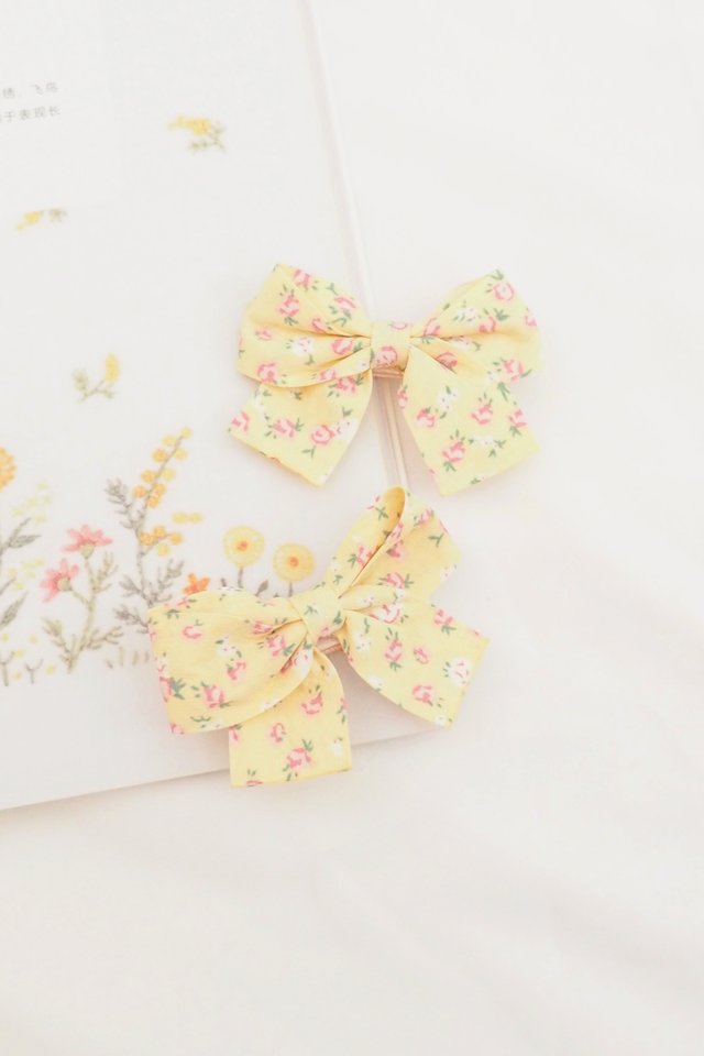 Floral Bow Hair Clip Set in Yellow