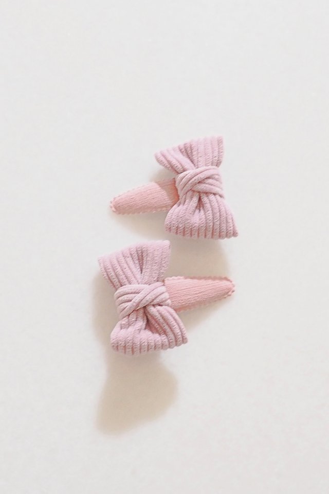 Textured Bow Clip Set in Berry