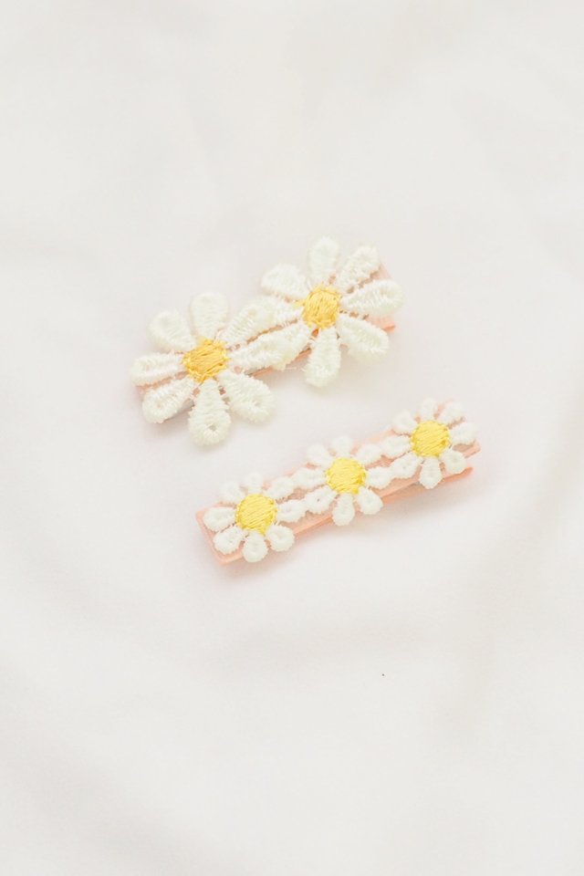 Daisies Clip Set