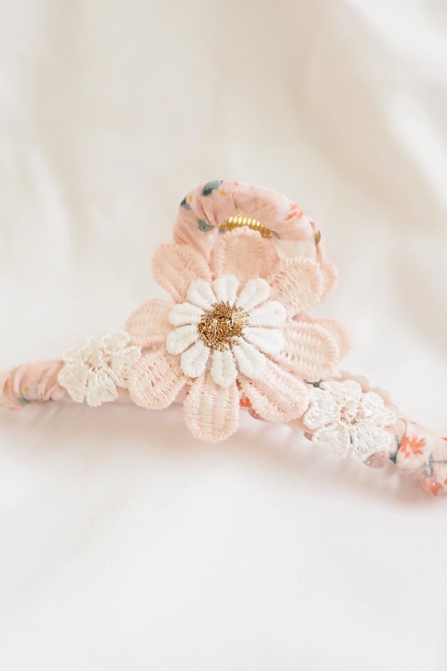 11cm | Elleria Flower Claw Clip