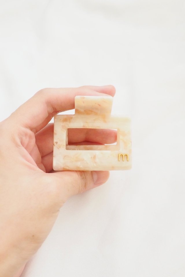 Medium Rectangle Claw Clip in Nude