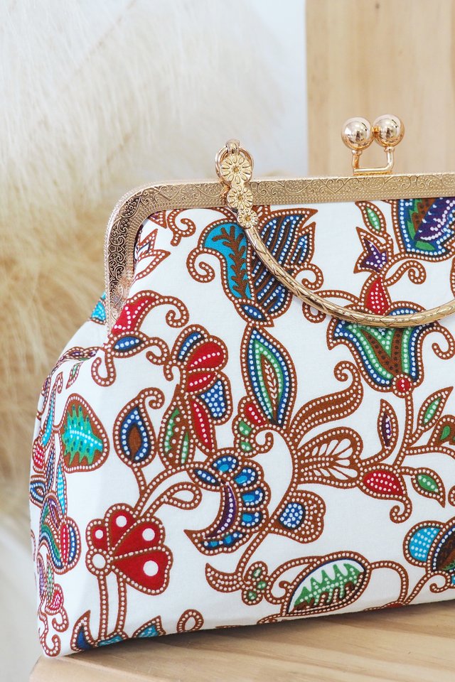 Koujin Bag in White Batik