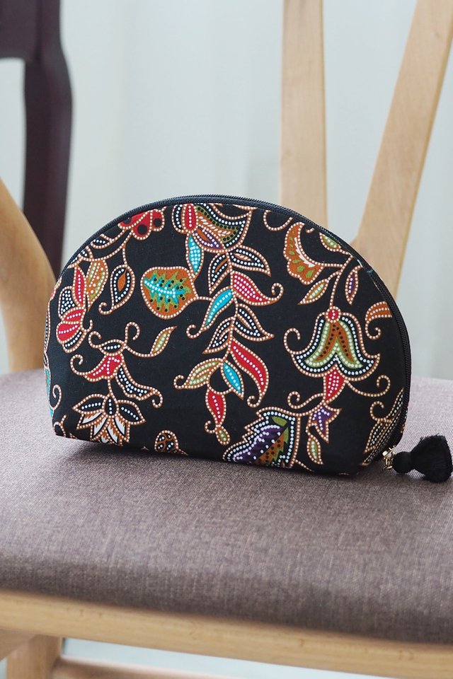 Half Moon Pouch in Black Batik