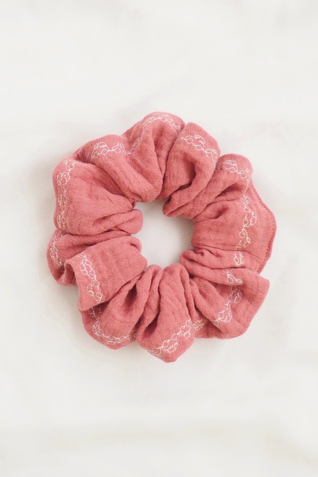 Scrunchie in Rouge Embroidery