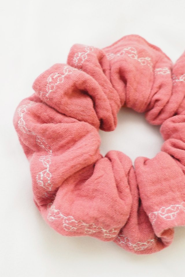 Scrunchie in Rouge Embroidery