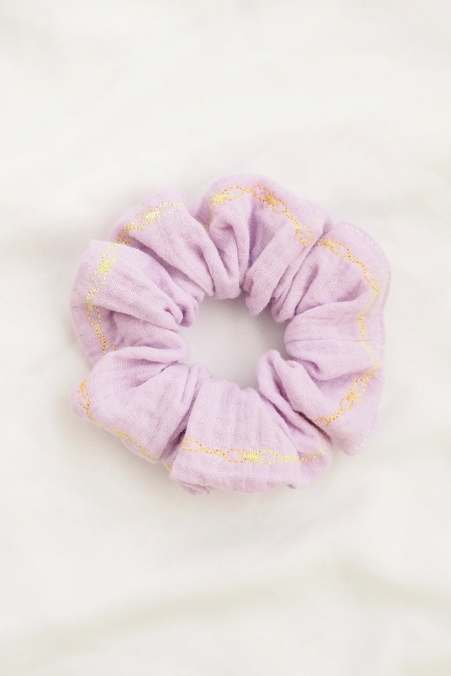 Scrunchie in Lilac Embroidery