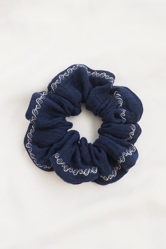 Scrunchie in Navy Embroidery