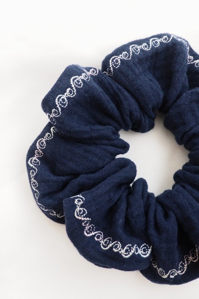 Scrunchie in Navy Embroidery