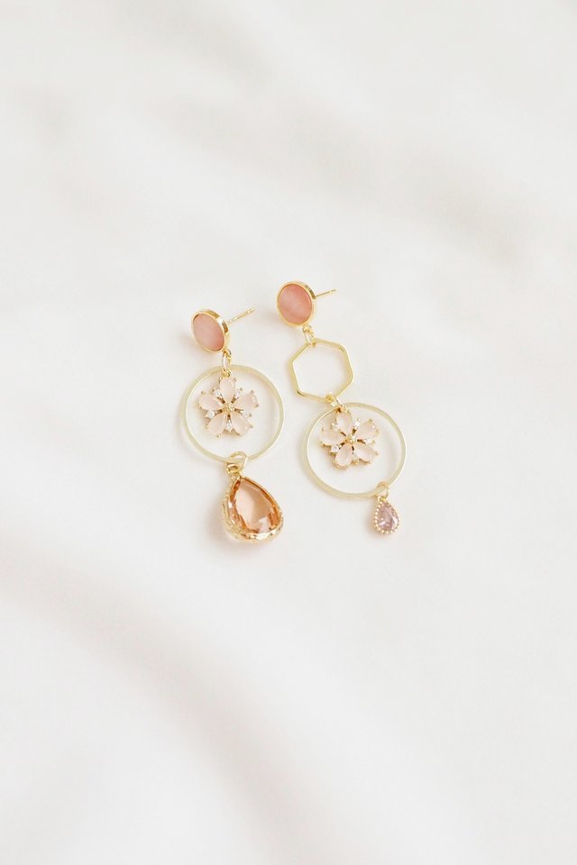 Heliene Mismatched Earstuds in Gold