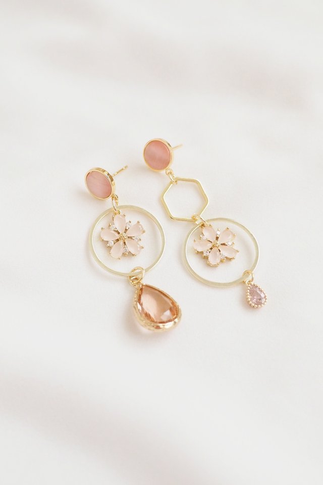 Heliene Mismatched Earstuds in Gold