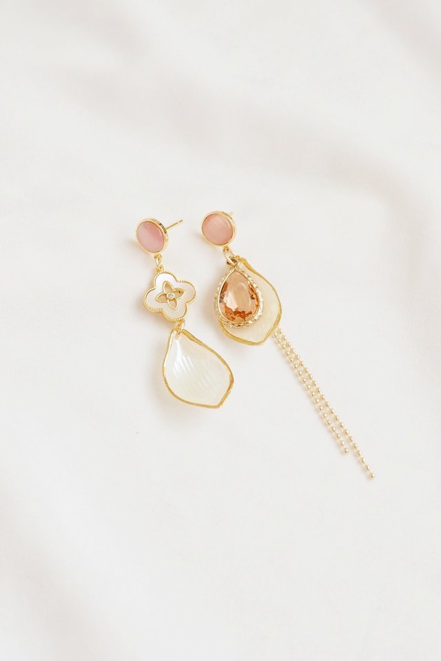 Jenna Mismatched Earstuds in Gold