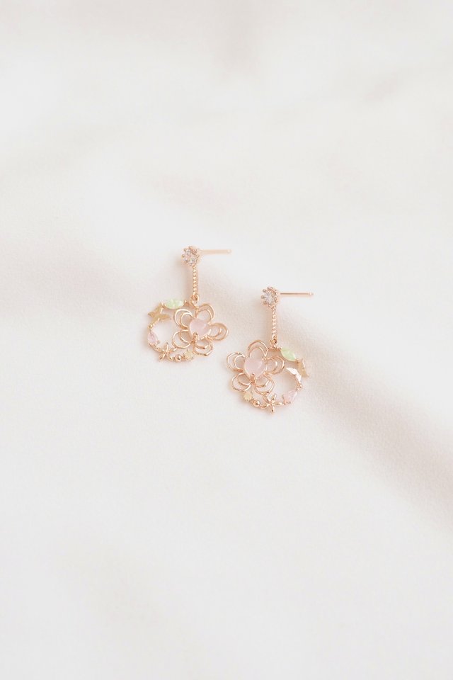 Lily Earstuds in Rose Gold