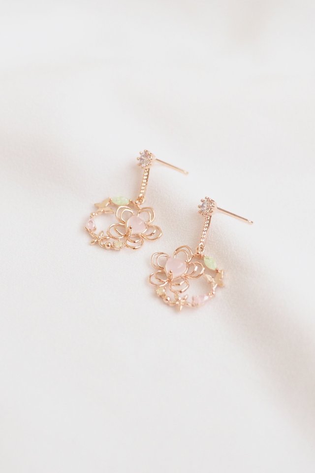 Lily Earstuds in Rose Gold