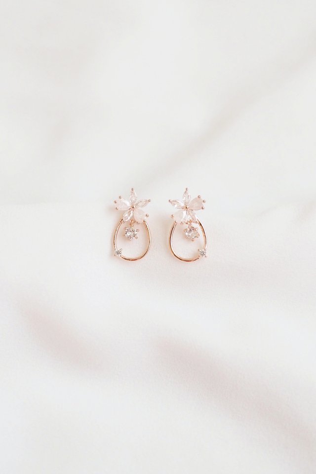 Fiora Earstuds in Rose Gold