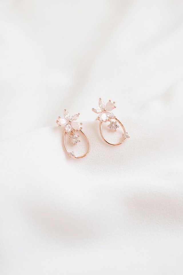 Fiora Earstuds in Rose Gold