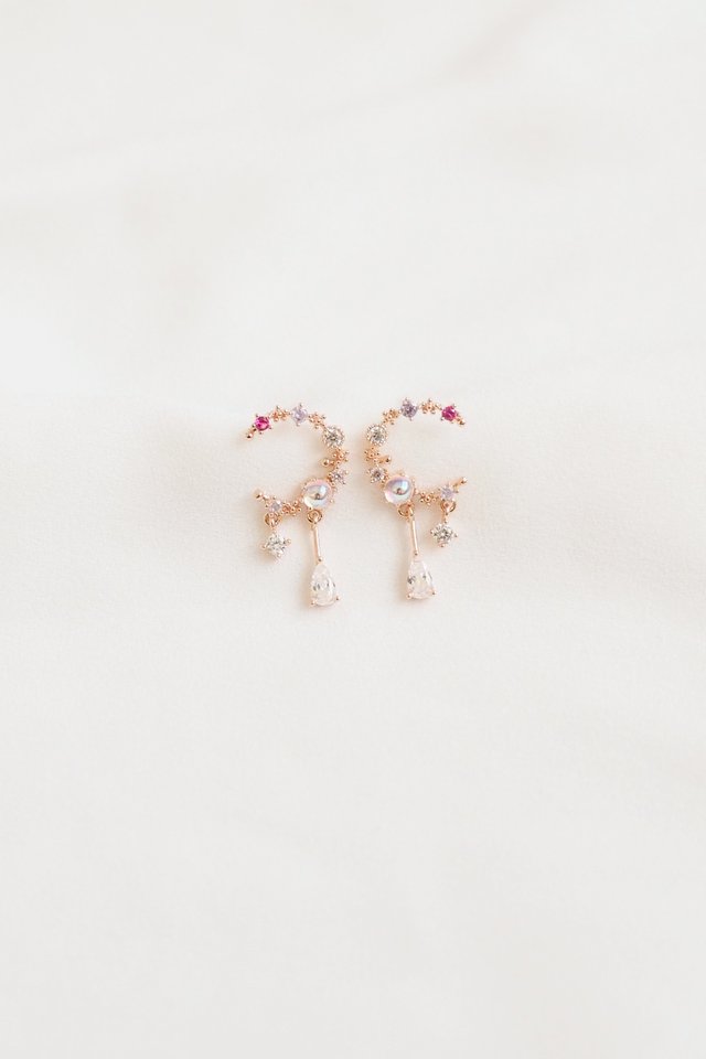 Moon Light Earstuds in Rose Gold