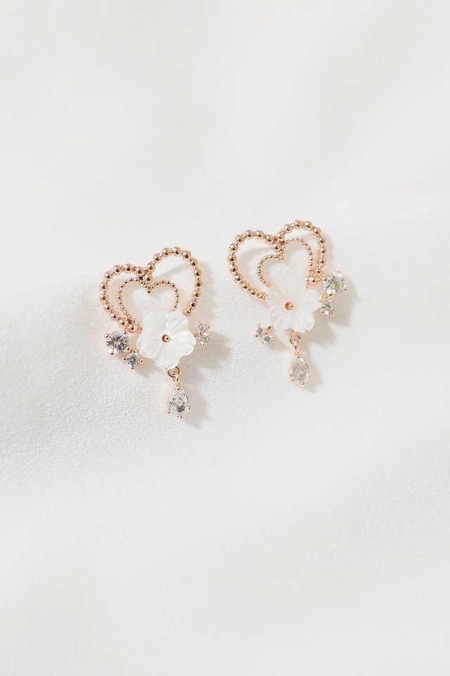 Heart Flower Earstuds in Rose Gold