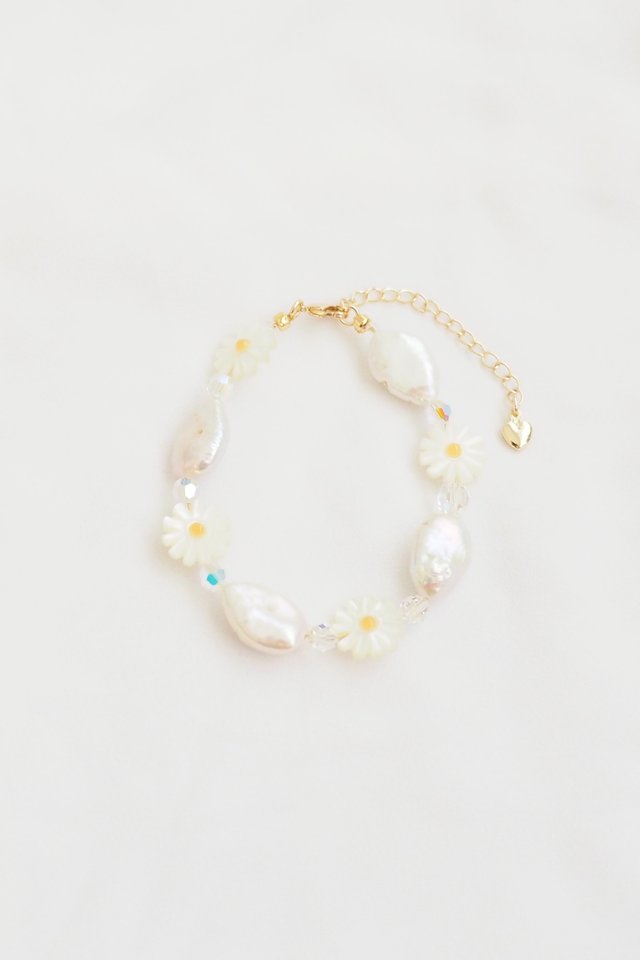 Daisy Pearl Bracelet